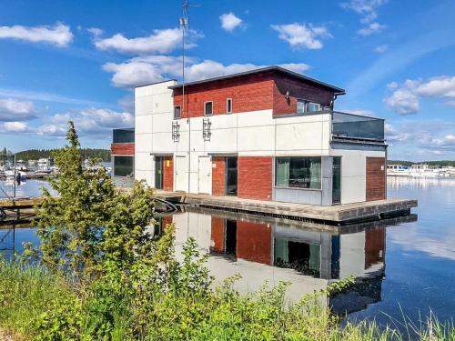 Θέα στο ποτάμι κοντά σε αυτή η παραθεριστική κατοικία