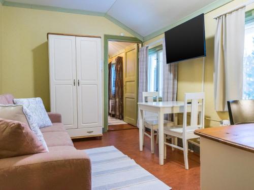 Posezení v ubytování Holiday Home Kartanohuoneisto heikki by Interhome