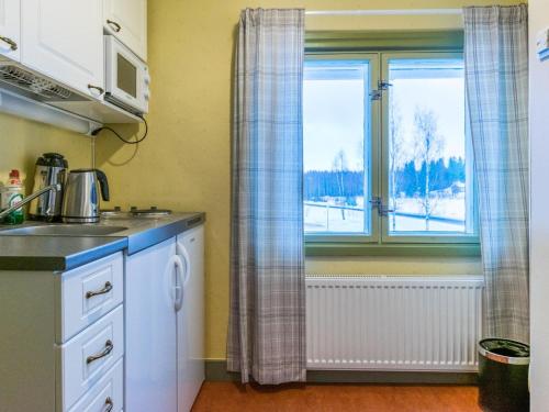 Kuchyň nebo kuchyňský kout v ubytování Holiday Home Kartanohuoneisto heikki by Interhome
