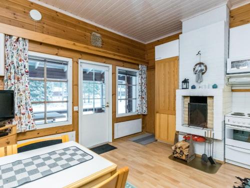 Kuchyň nebo kuchyňský kout v ubytování Holiday Home Tuunaantupa 2 f by Interhome