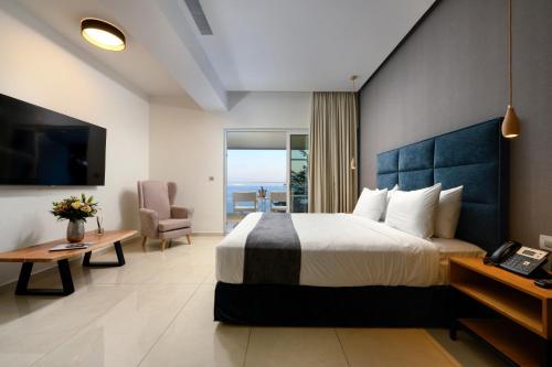 Ray Hotel Corfuにあるベッド