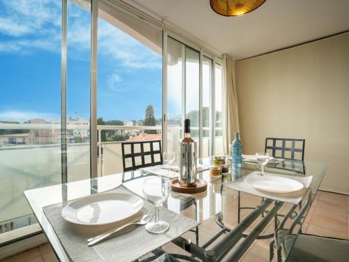 Balkoni atau teres di Apartment Les Calanques d'Azur by Interhome