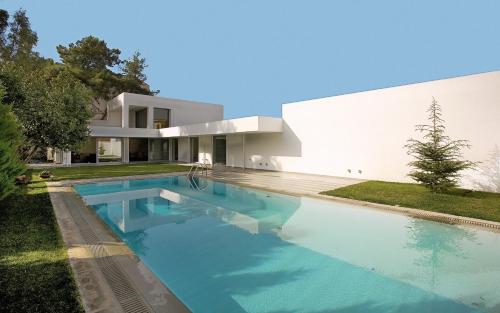 ΒΙΛΑ ΜΕ ΠΙΣΙΝΑ ΣΤΗΝ ΠΑΙΑΝΙΑ