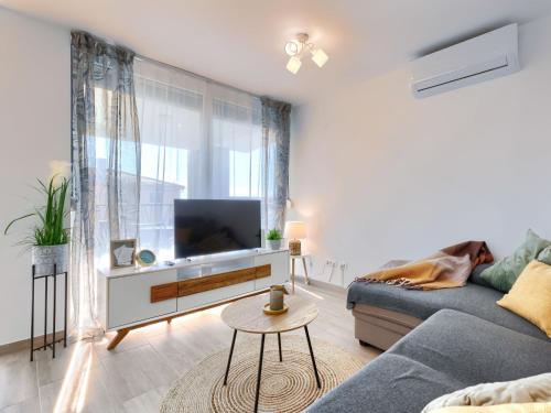 Apartment La Mar 1 by Interhome