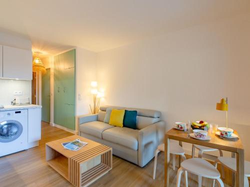 Apartment Les Calanques de boulouris by Interhome