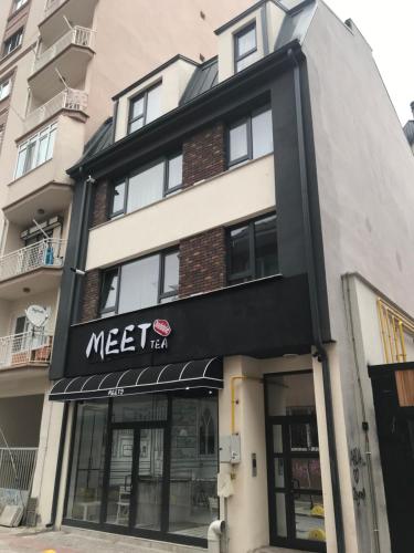 a store front of a meet trail building at İnandım Suit Apart Günlük Kiralık Daire in Eskisehir