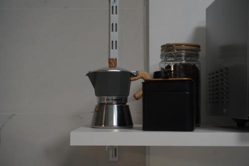 Tetera y cafetera en Suite Sinfonia