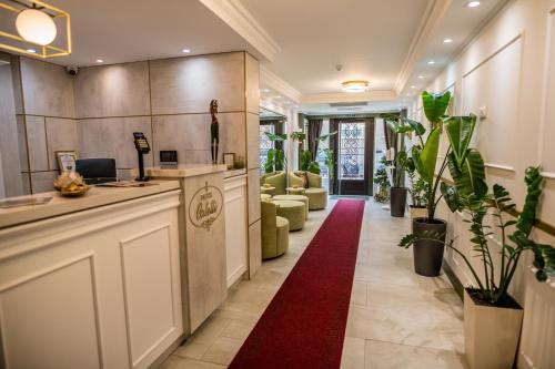 a lobby with a red carpet and a waiting room at Arletti Hotel in Ruse