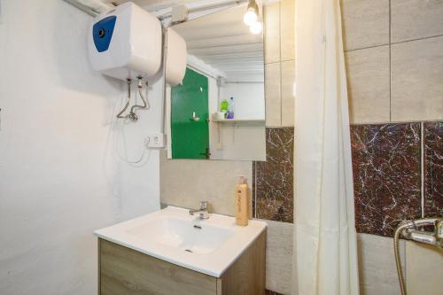 a bathroom with a sink and a shower at Cuevas Lomo La Palma in San Bartolomé