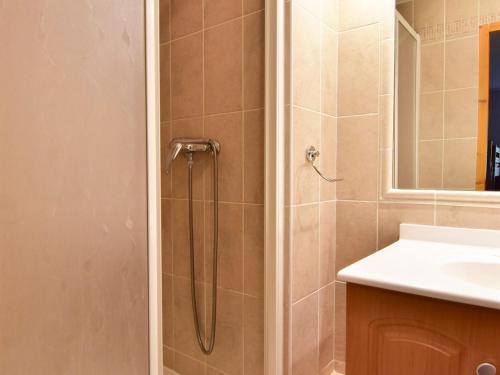 a bathroom with a shower and a sink at Appartement Valloire, 3 pièces, 5 personnes - FR-1-263-224 in Valloire