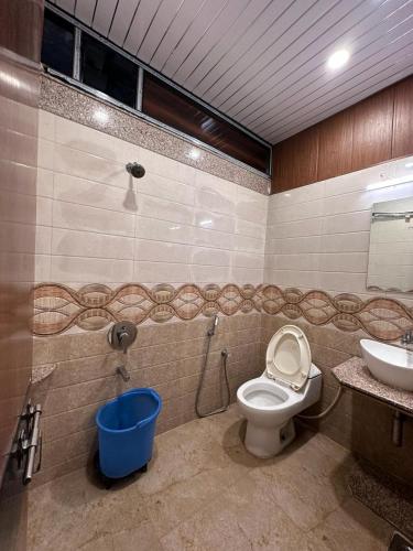 Gallery image of HOTEL GOLDEN VEENA- MOUNT ABU- 1 km FROM NAKKI LAKE in Mount Ābu