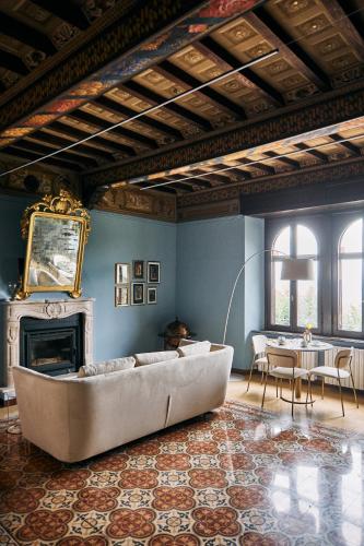 a living room with a large couch and a table at Tenuta Il Poggio - Luxury B&B in Felegara