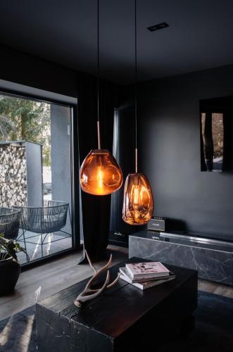 Ruang duduk di Le Chalet Noir - Black Forest