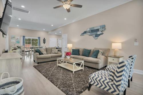 a living room with a couch and a table at Charming Beach House Short Walk To Beach in Myrtle Beach