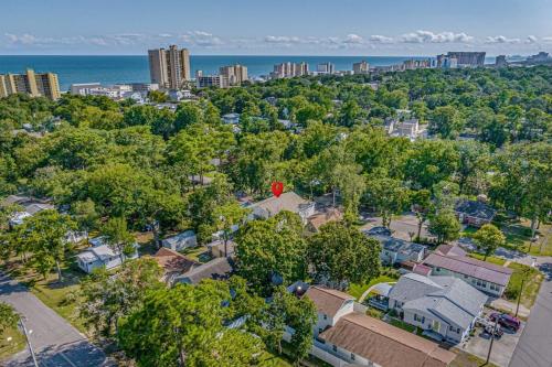 an aerial view of a neighborhood with a city and the ocean at Charming Beach House Short Walk To Beach in Myrtle Beach