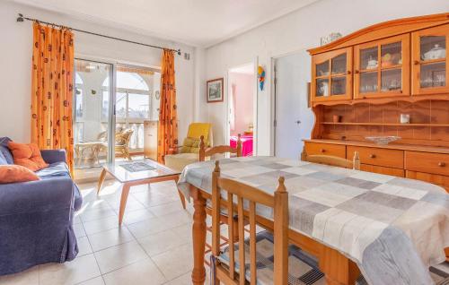Posezení v ubytování 2 Bedroom Nice Apartment In Torrevieja