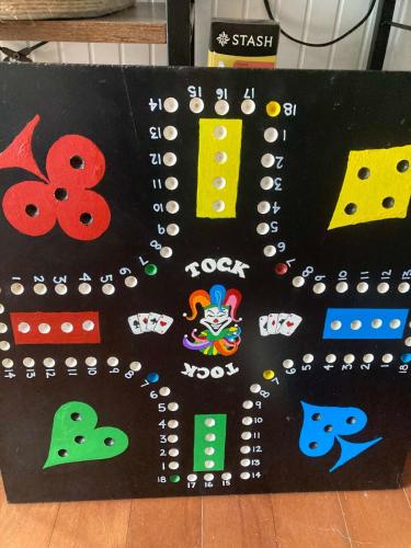 a rug with different types of letters and numbers at Waterfront - Chalet des Becassines in Nominingue