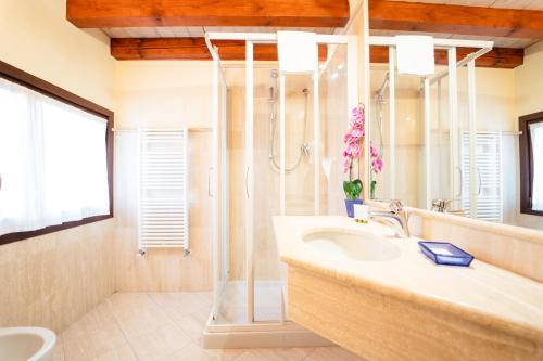Ett badrum på San Marco Apartments