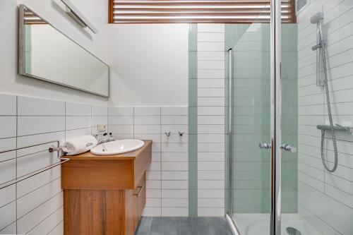 a bathroom with a sink and a shower at Dom & House - Apartments Old Town Targ Rybny in Gdańsk