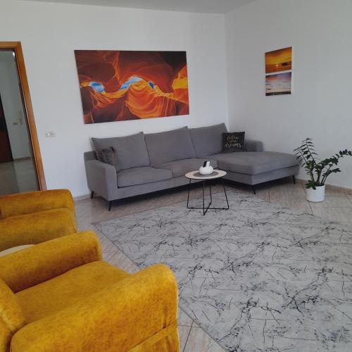 Khu vực ghế ngồi tại Port View Condo