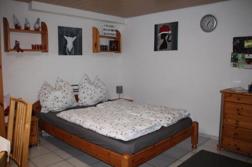a bedroom with a bed with pillows on it at Schwarzwaldstube 2 Zimmer für Gäste in Vörstetten in Vörstetten