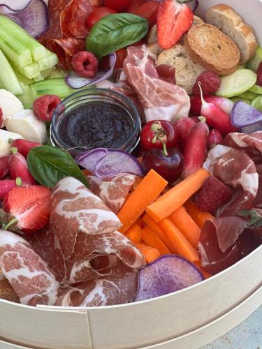 a bowl filled with vegetables and meat and a bowl of dip at Clos Saint-Michel Resort & Spa in Malaucène