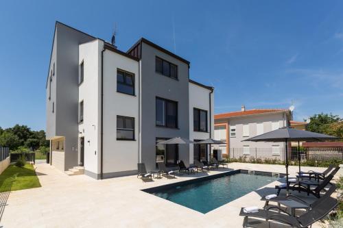 Villa Matic apartment with balcony and shared pool