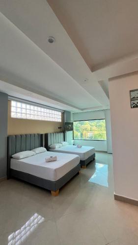 Uma cama ou camas num quarto em Hotel Gran Conquistador 33