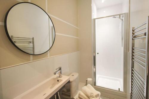 Photo de la galerie de l'établissement Spacious 1 Bed Apartment 1 Minute Walk from Square, à Nottingham