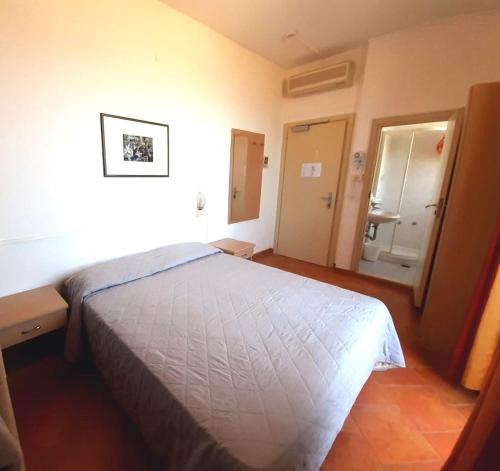 Ένα ή περισσότερα κρεβάτια σε δωμάτιο στο Hotel Salsedine " 4 min da Rimini FIERA ! "