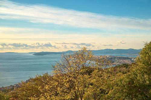 a view of the ocean and a city at Villa Kiki in Podstrana