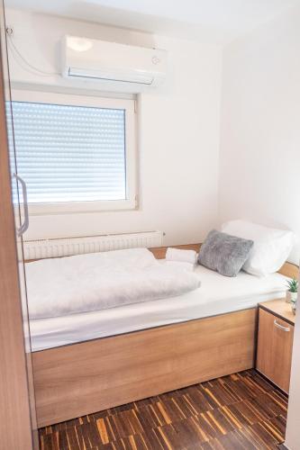 Ένα ή περισσότερα κρεβάτια σε δωμάτιο στο Apartmani Sweet Dream