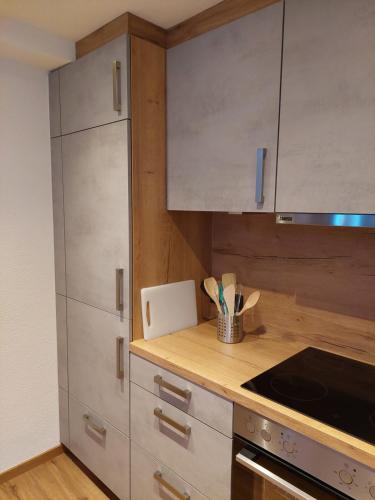 Una cocina o zona de cocina en Ferienwohnung Tramunt