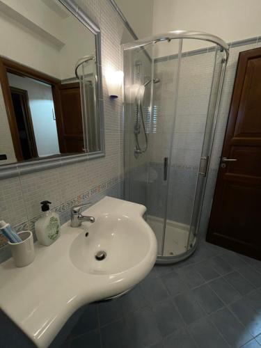 a bathroom with a sink and a shower at Villetta tre delfini in Custonaci
