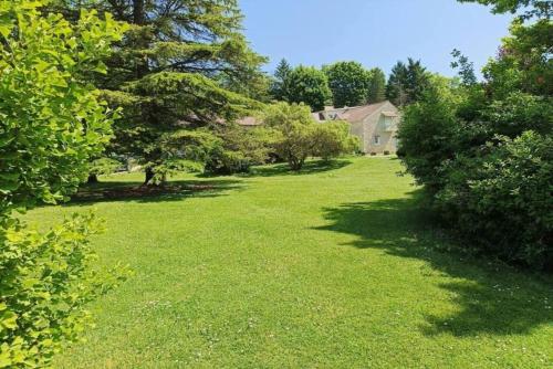 Zahrada ubytování Appartement Élégant, Climatisation et Piscine