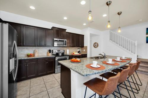 Oasis with Heated Pool Marvel and Nemo rooms Near Disney photo 22