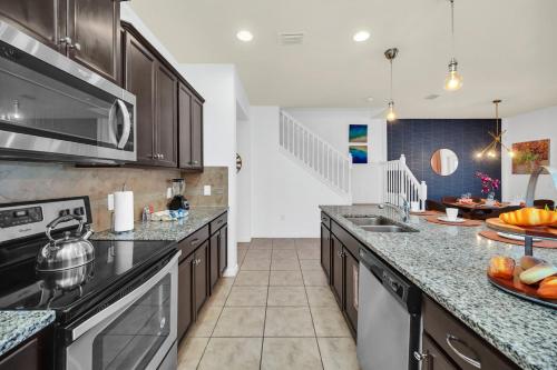 Oasis with Heated Pool Marvel and Nemo rooms Near Disney photo 24