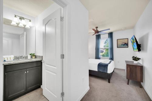 Oasis with Heated Pool Marvel and Nemo rooms Near Disney photo 4
