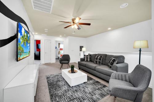 Oasis with Heated Pool Marvel and Nemo rooms Near Disney photo 34