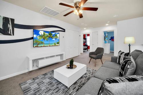 Oasis with Heated Pool Marvel and Nemo rooms Near Disney photo 35