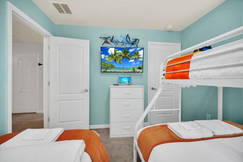 Oasis with Heated Pool Marvel and Nemo rooms Near Disney photo 36