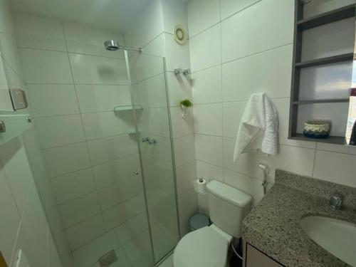 a bathroom with a shower and a toilet and a sink at Lindo Apartamento dentro do Shopping in Águas Claras