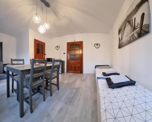 a dining room with a table and chairs at Noclegi na Łącznej in Świebodzice