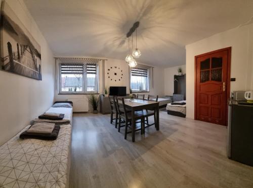 a living room with a table and a dining room at Noclegi na Łącznej in Świebodzice