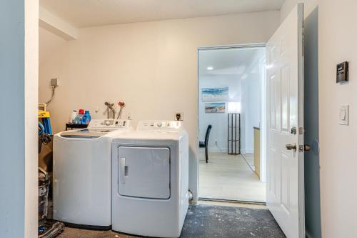 a kitchen with a washer and dryer in a room at West Palm Beach Lake House Near Beaches! in West Palm Beach