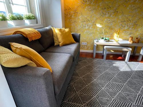 a living room with a couch and a table at Yellow Home in Santiago de Compostela