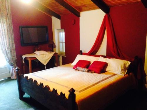 Postel nebo postele na pokoji v ubytování B&B Il Castello del Ghiro RENT E-BIKE