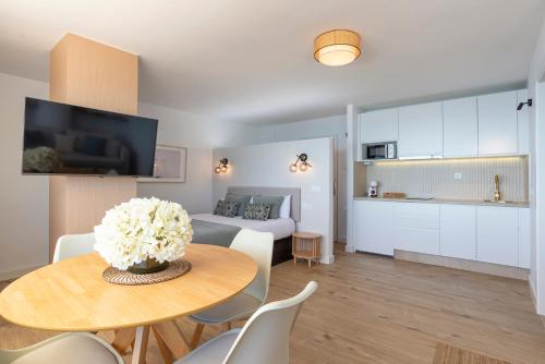 Mimosas & Sea Views by ELE Apartments