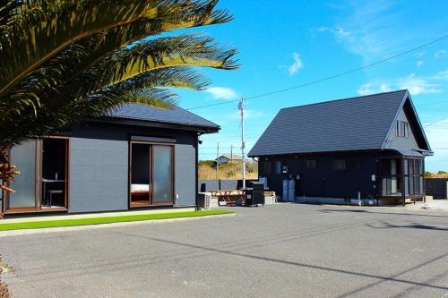 a black and white house with a palm tree at BOTH ISUMI - Vacation STAY 06928v in Isumi