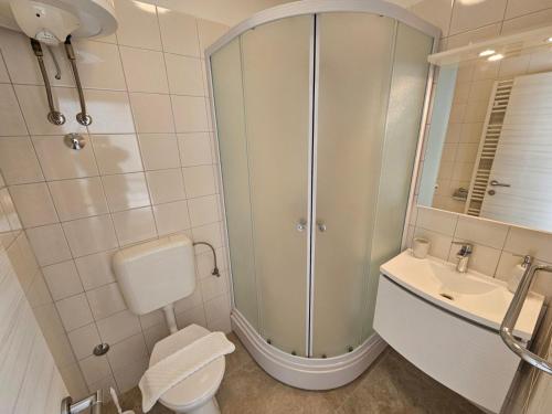 Studio Busilak tesisinde bir banyo